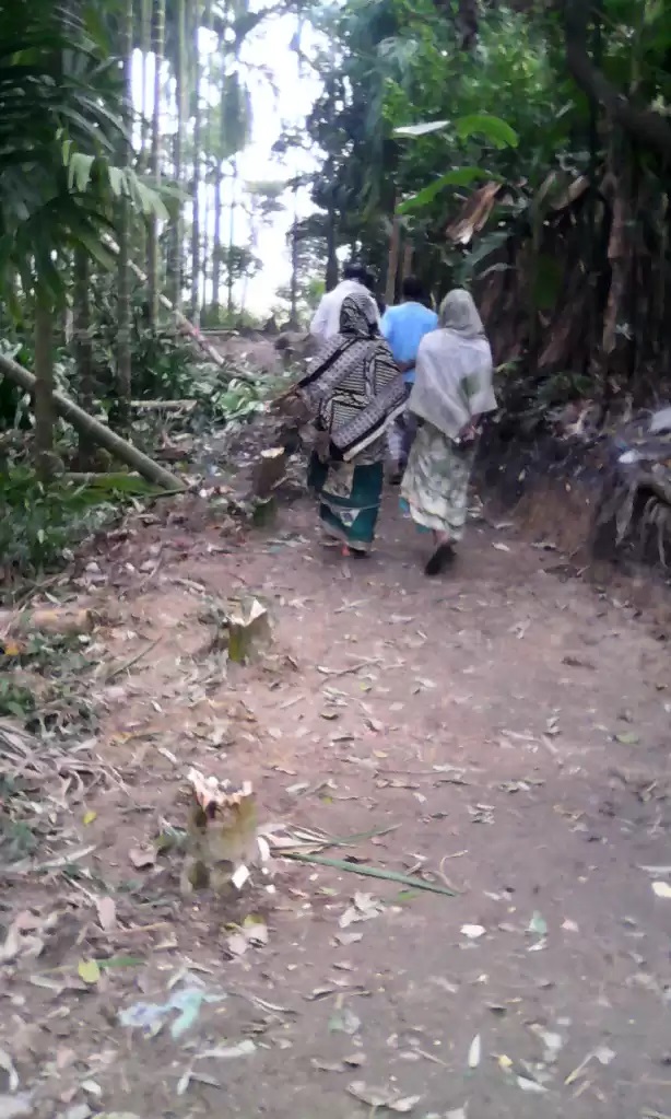 এলাকায় চরম অসন্তোষ ও আইন-শৃঙ্খলা অবনতির আংশকা: উখিয়ায় রাস্তা করার নামে লাঠিয়াল বাহিনীর তান্ডব