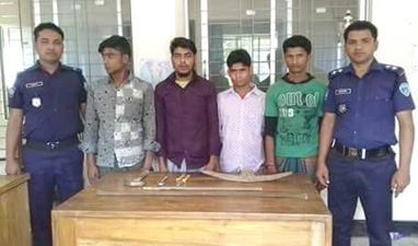 আলীকদমে ডাকাতির প্রস্তুতিকালে আটক ৪