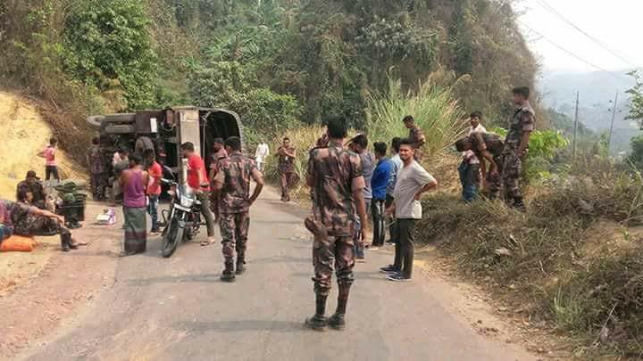 বান্দরবানের থানচি সড়কে বিজিবির ট্রাক উল্টে ৯ সৈনিক আহত