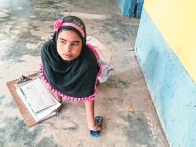 এক হাতে ভর করেই হাই মাদ্রাসায় আসগরি