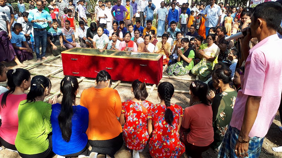 রামুর উ পঞঞাদীপা মহাথের’র শবদেহের পেটিকাবদ্ধ সম্পন্ন