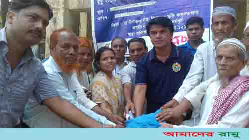 রামুর রাজারকুল ও রশিদনগরে কীটনাশকযুক্ত মশারি বিতরণ
