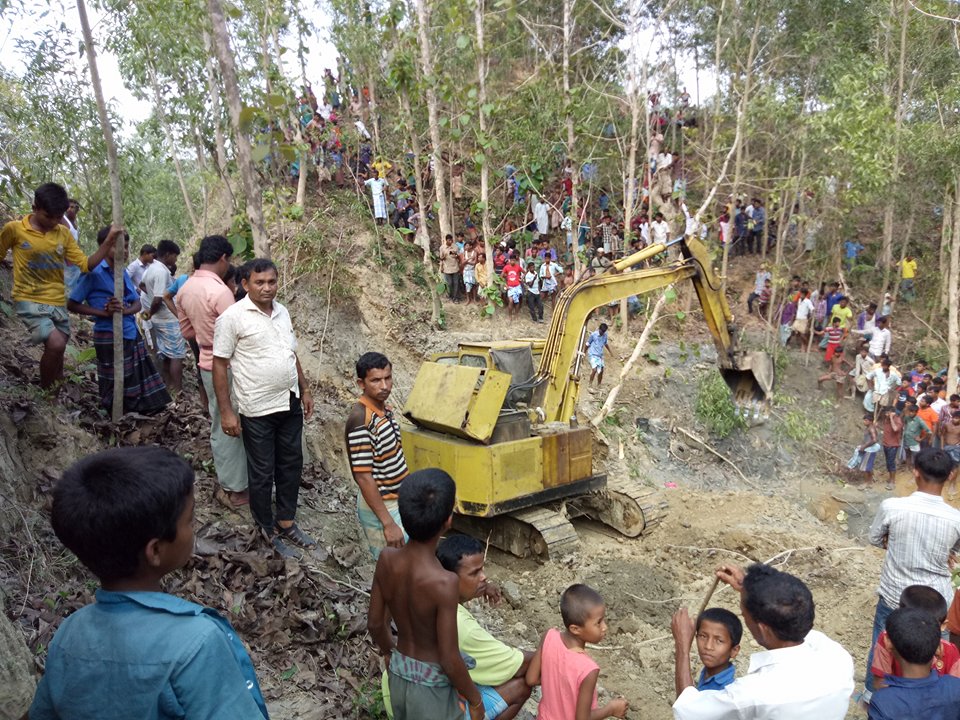 নাইক্ষ্যংছড়ির ঘুমধুমে পাহাড় কাটতে গিয়ে মাটিচাপায় ৫ শ্রমিক নিহত