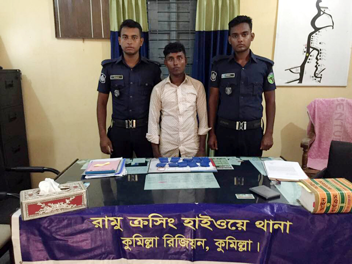 রামুতে হাইওয়ে পুলিশের অভিযানে বিপুল সংখ্যক ইয়াবাসহ আটক ১