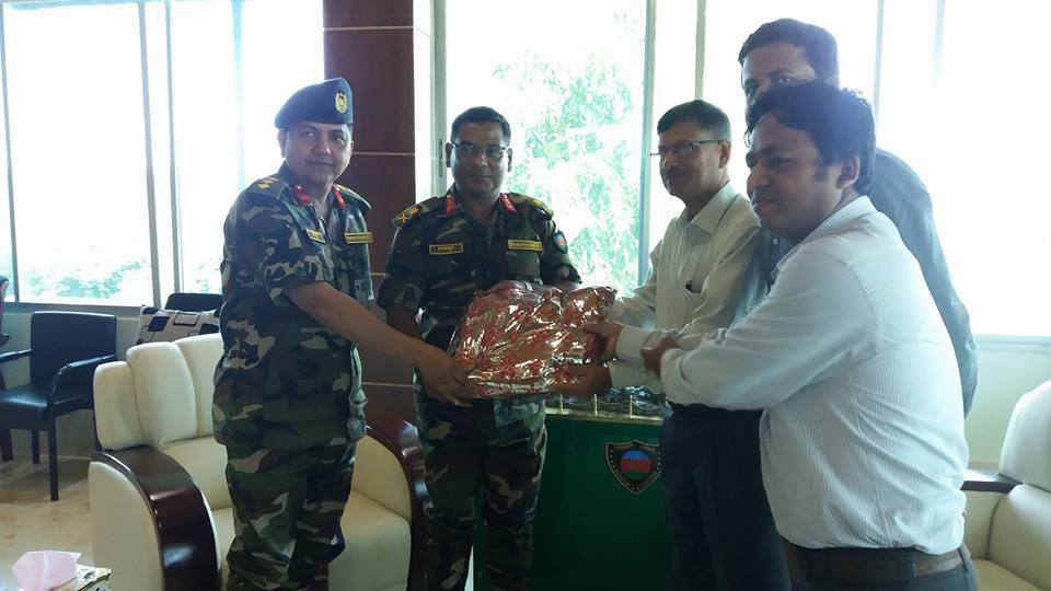 রামু সেনানিবাসে স্বাস্থ্য বিভাগের কীটনাশকযুক্ত ৭০০০ মশারী প্রদান