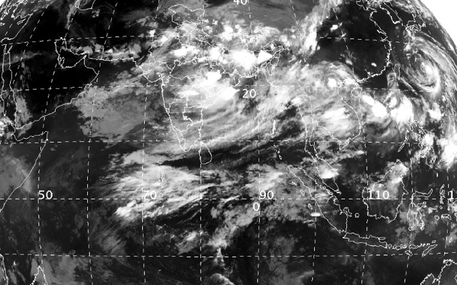 সাগরে সুস্পষ্ট লঘুচাপ: সমুদ্রবন্দরে ৩ নম্বর সংকেত