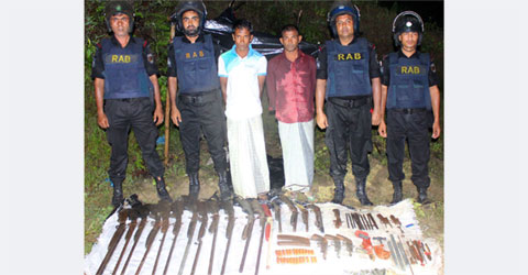 মহেশখালীতে তাবলিগের মুসল্লি বেশে অস্ত্র কারখানায় র‌্যাবের অভিযান