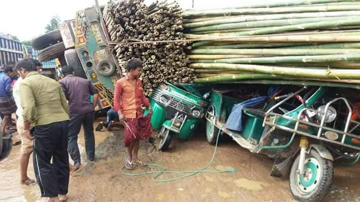 এই মাসে ১২ জনের প্রাণহানী! উখিয়ায় ট্র্রাক উল্টে এনজিও কর্মী রুজিসহ নিহত চার