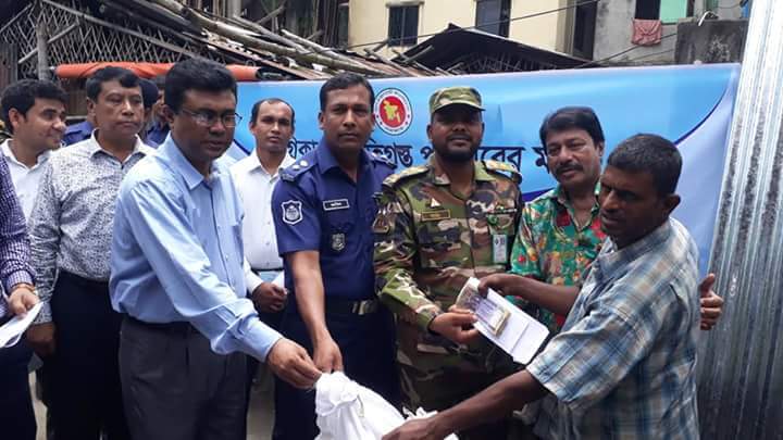 বান্দরবানে অগ্নিকান্ডে ক্ষতিগ্রস্থ পরিবারের মাঝে নগদ টাকা ও ত্রান সামগ্রী বিতরণ