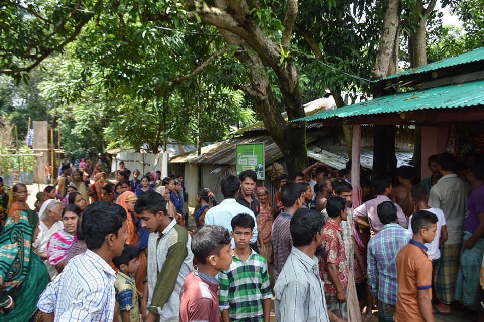 লামায় সন্ত্রাসীদের হামলা, দোকানপাট লুট