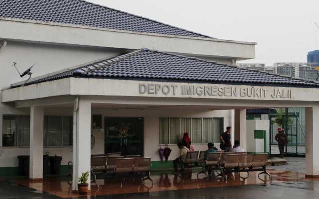 মালয়েশিয়ায় ৫৫ বাংলাদেশি শ্রমিক আটক