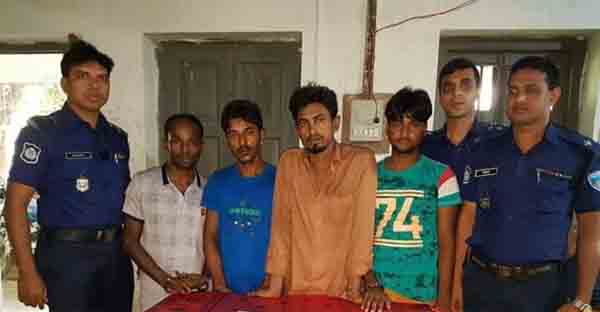 লামায় ইয়াবা বিক্রয়কালে ইউপি মেম্বারসহ আটক ৪