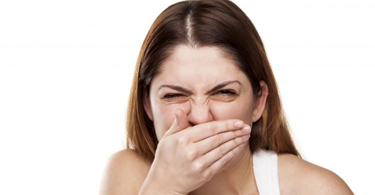 মুখে দুর্গন্ধ? দূর করবেন যেভাবে