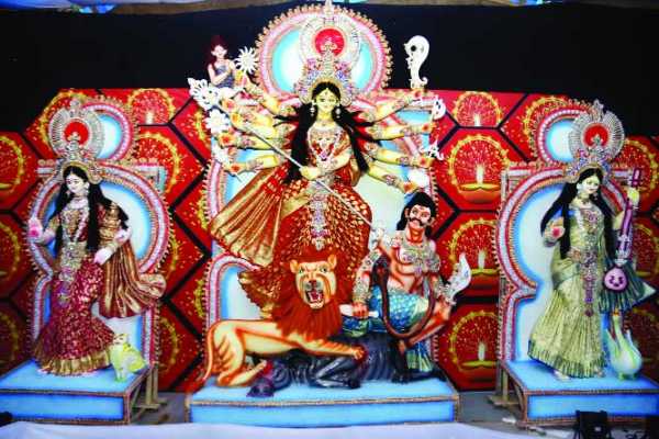 দূর্গাপূজা শুরু আজ ষষ্ঠী