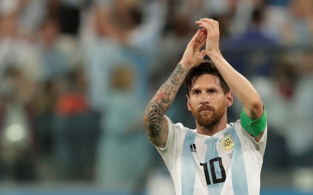 মেসির সমালোচনা থেকে সরে এলেন মারাদোনা