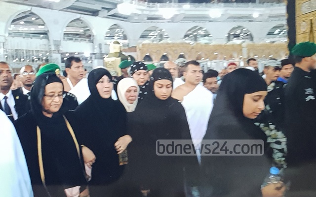 প্রধানমন্ত্রীর ওমরাহ পালন