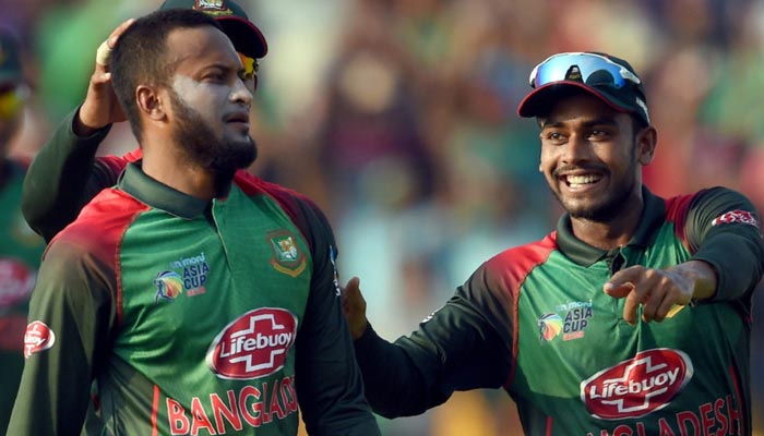 সাকিব একের ভিতর চার