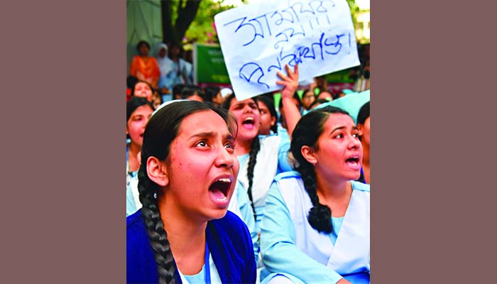 ভিকারুননিসার অধ্যক্ষসহ ৩ শিক্ষকের বিরুদ্ধে আত্মহত্যায় প্ররোচনার মামলা