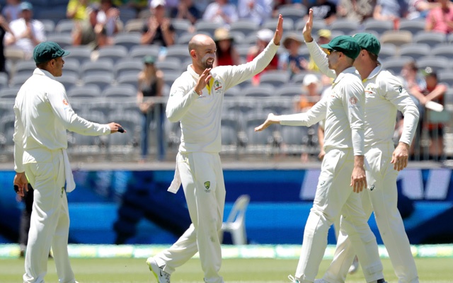 ভারতকে উড়িয়ে সমতায় অস্ট্রেলিয়া