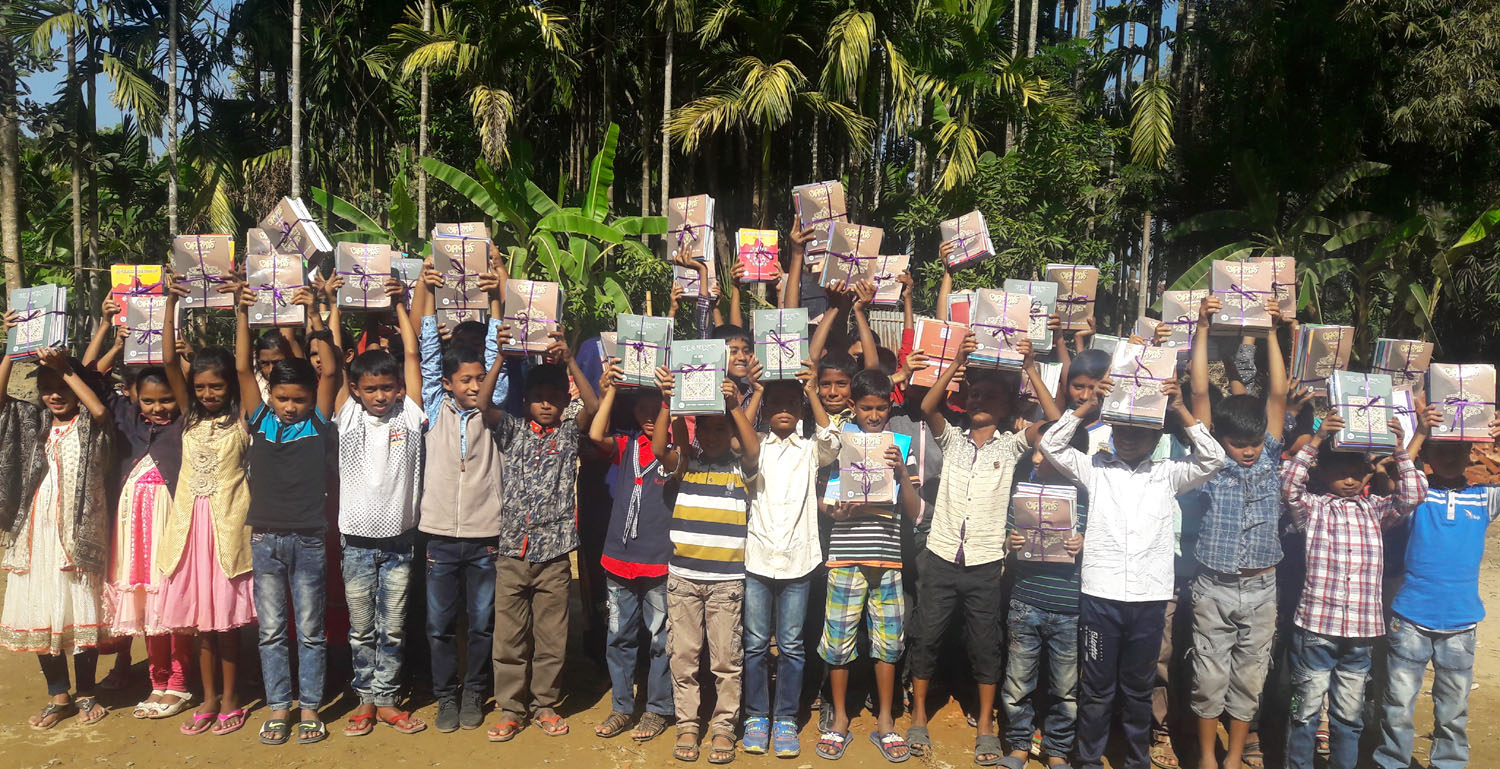 বই উৎসবে পিছিয়ে নেই গ্রাম-গঞ্জের শিক্ষার্থীরাও