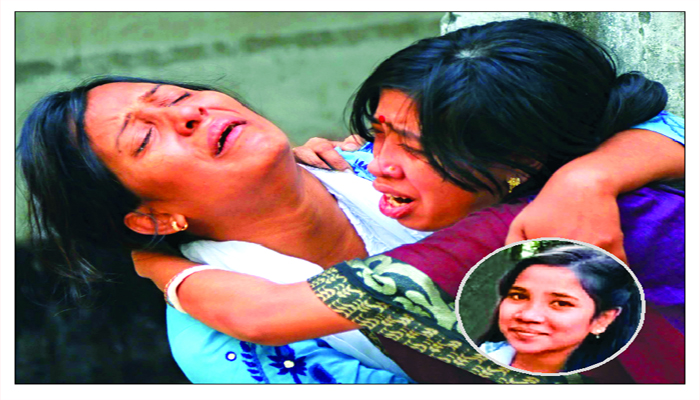 রাস্তা পার হতে গিয়ে পরপারে কলেজছাত্রী সোমা বড়ুয়া