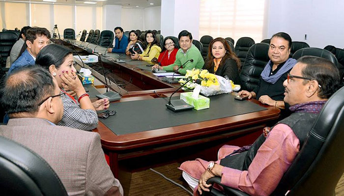 মন্ত্রীকে ঘিরে এক ঝাঁক তারকা