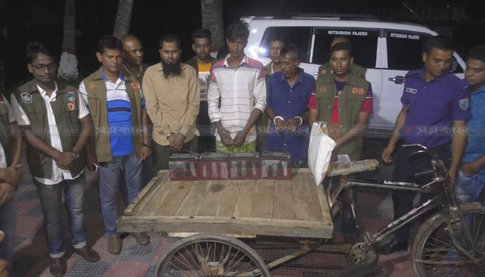 শাহিনের ভ্যান উদ্ধার, গ্রেফতার ৩
