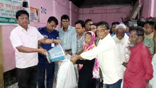 ঈদুল আযহা উপলক্ষে রামু ফতেখাঁরকুলে ভিজিএফ চাল বিতরণ