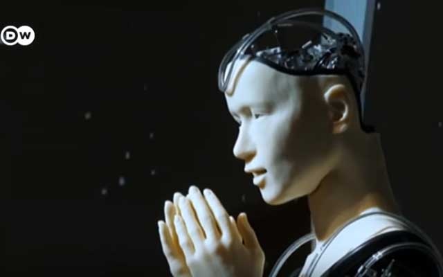 জাপানে মন্দিরে বুদ্ধের বাণী শোনাচ্ছে ‘রোবট দেবী’