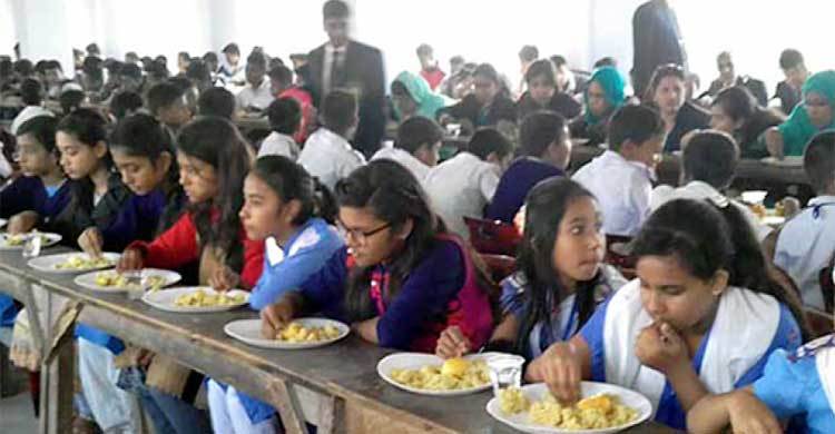 প্রাথমিকের শিক্ষার্থীদের দুপুরের খাবারে মন্ত্রিসভার সায়