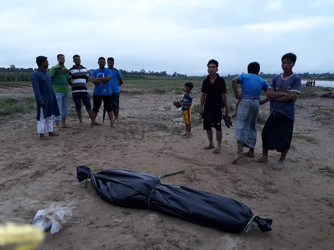গর্জনিয়া সেতুর পাশে উপজাতীর লাশ