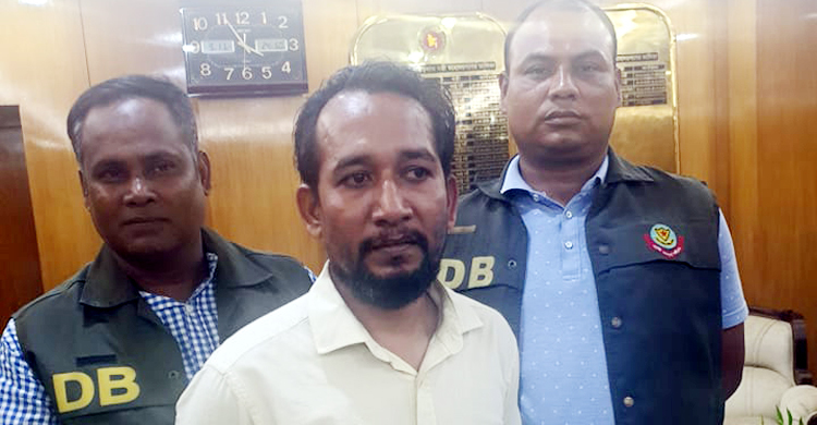 দুদক কমিশনার সেজে স্বরাষ্ট্রমন্ত্রীকে ফোন করে ধরা