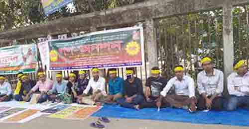 চাকরিতে প্রবেশের বয়সসীমা ৩৫ করার দাবিতে তৃতীয় দিনেও অনশন