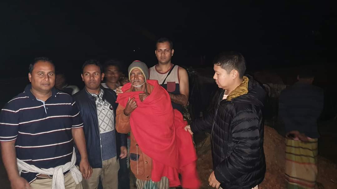 গভীর রাতে কম্বল নিয়ে ছুটে যান ইউএনও প্রণয় চাকমা