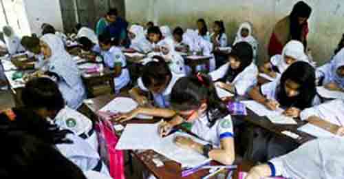 পুনরায় পরীক্ষা দিয়ে প্রাথমিকে পাস ৮৪ জন