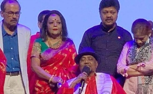গানের মঞ্চে এন্ড্রু কিশোর