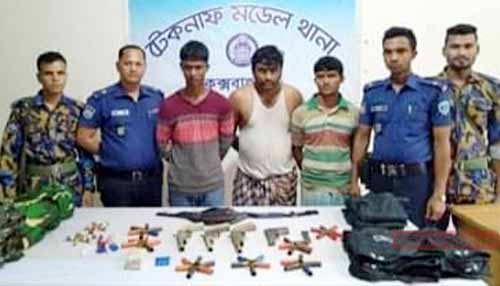 রোহিঙ্গা ডাকাতদের কাছে সেনাবাহিনী-র‌্যাবের পোশাক