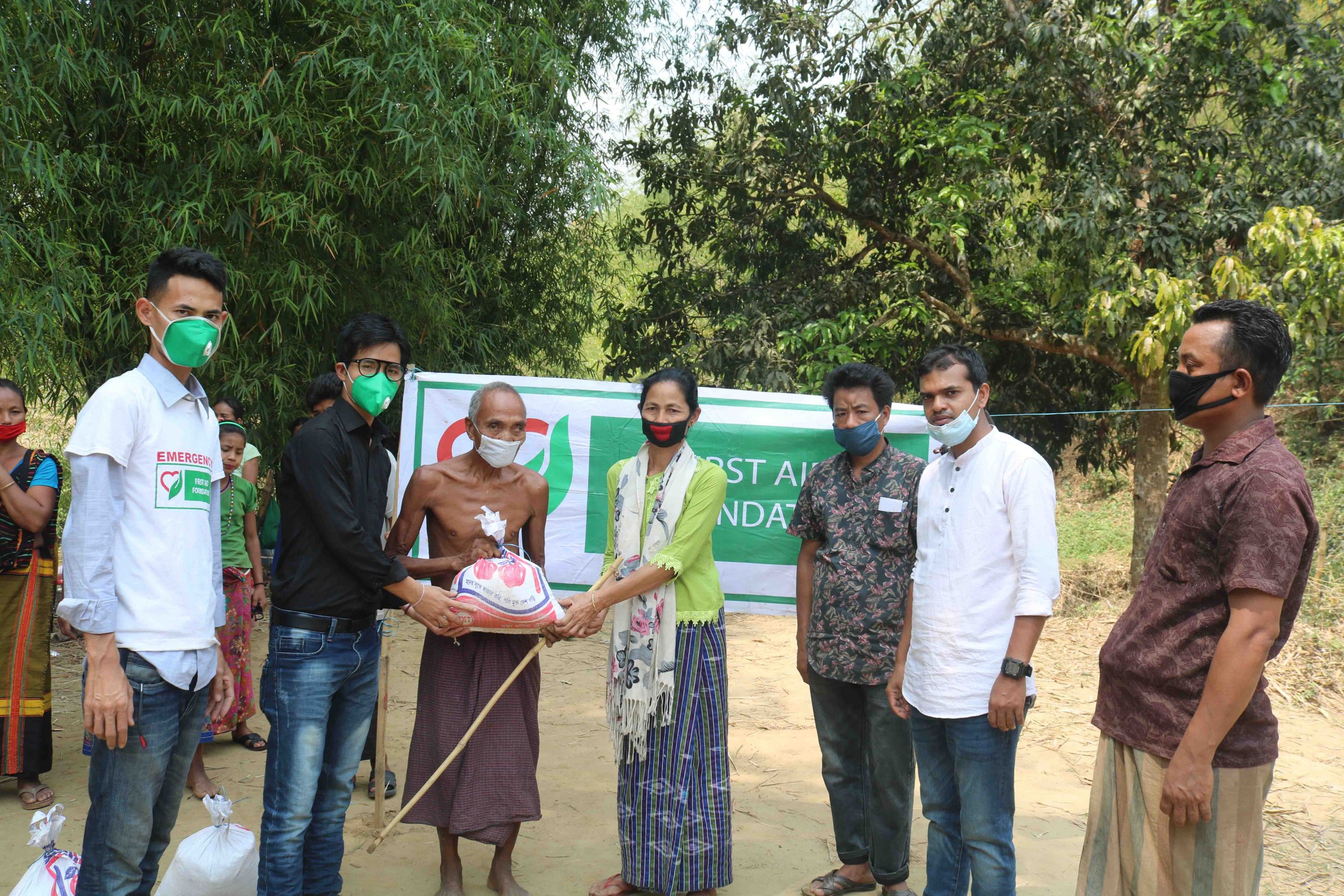 লামায় অসহায়,হতদরিদ্র ৭০পরিবার পেল ইমারজেন্সি ফার্স্ট এইড ফাউন্ডেশনের ত্রাণ