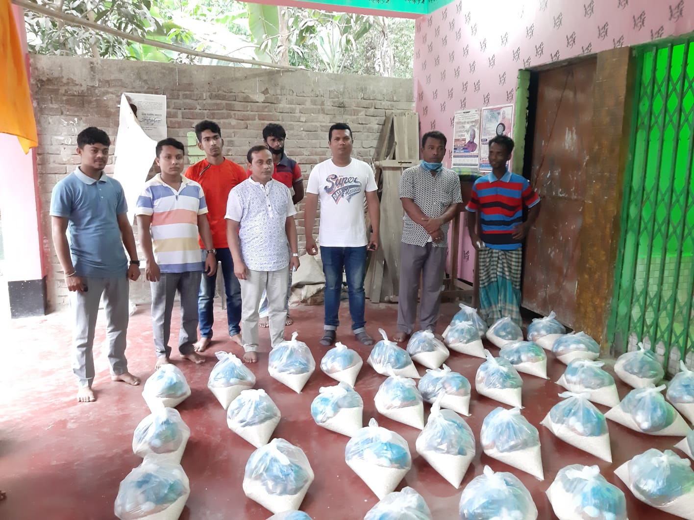 চকরিয়ায় কর্মহীন শ্রমজীবি মানুষদের মাঝে বৌদ্ধ সুরক্ষা পরিষদ চকরিয়া উপজেলা শাখার মানবিক সহযোগিতা প্রদান