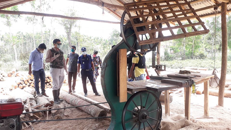 রামুতে অবৈধ করাত কল উচ্ছেদ করলেন ইউএনও