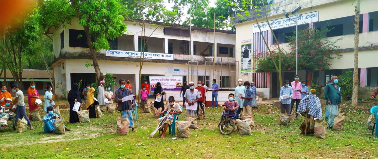 প্রতিবন্ধীদের পাশে রামুর কিছু মানবিক মানুষ ; ৫০ জন প্রতিবন্ধীকে ত্রাণ সহায়তা