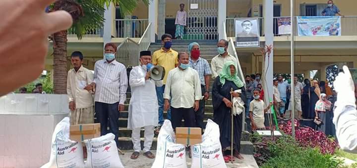 ঝিলংজা ও চাকমারকুলে ১৮শত পরিবারে ত্রাণ বিতরণকালে এমপি কমল: করোনা ছড়িয়ে পড়া রোধে জনপ্রতিনিধিদের ভূমিকা জরুরী