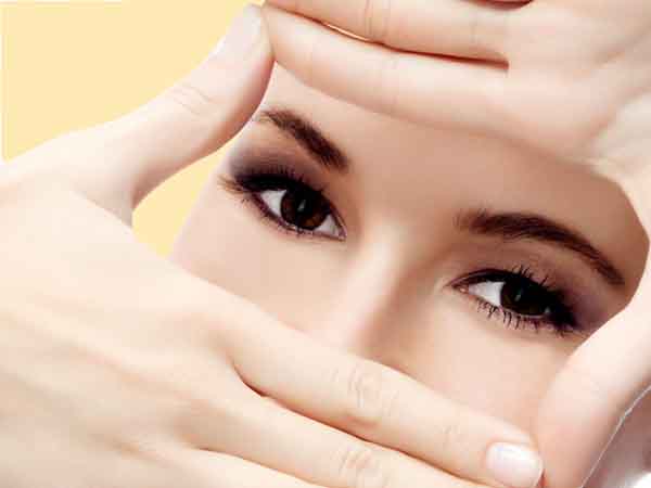 চোখের চারপাশের কালো দাগ দূর করারা ঘরোয়া মাস্ক