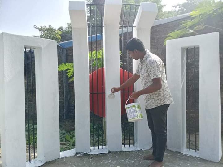 গর্জনিয়ায় বিজয়ের মাসে শহীদ মিনারকে রাঙালো ছাত্রলীগনেতা
