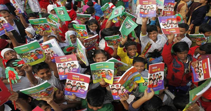 স্কুল বন্ধ রেখেই দেয়া হবে নতুন পাঠ্যবই