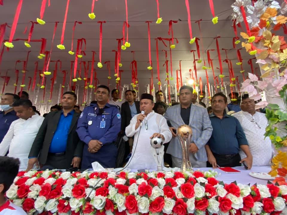 রামুতে ফুটবল টুর্ণামেন্টের ফাইনালে : সাইমুম সরওয়ার কমল এমপিঃ ভালো মানুষ রাজনীতিতে না আসলে, মানুষের অধিকার প্রতিষ্ঠা হবে না
