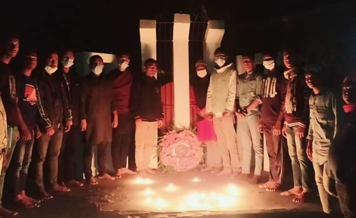গর্জনিয়ায় অমর একুশের প্রথম প্রহরে ভাষাশহীদদের প্রতি ছাত্রলীগের শ্রদ্ধা নিবেদন