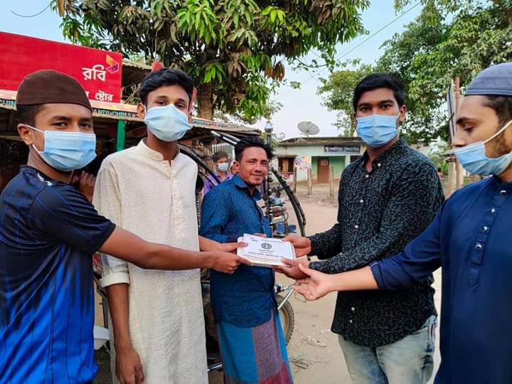 রামুতে জেলা ছাত্রলীগের সাধারণ সম্পাদকের পক্ষে রান্না করা ইফতার বিতরণ শুরু