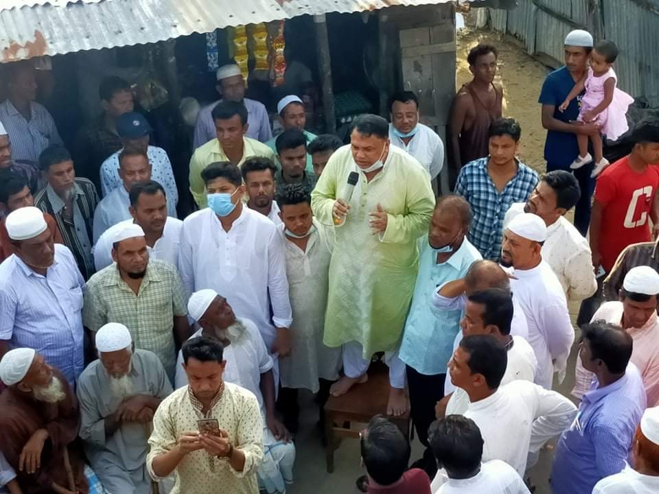 পোকখালীতে “ইয়াসে” ক্ষতিগ্রস্ত  বেড়িবাঁধ ও রাস্তা পরিদর্শন করলেন কউক চেয়ারম্যান