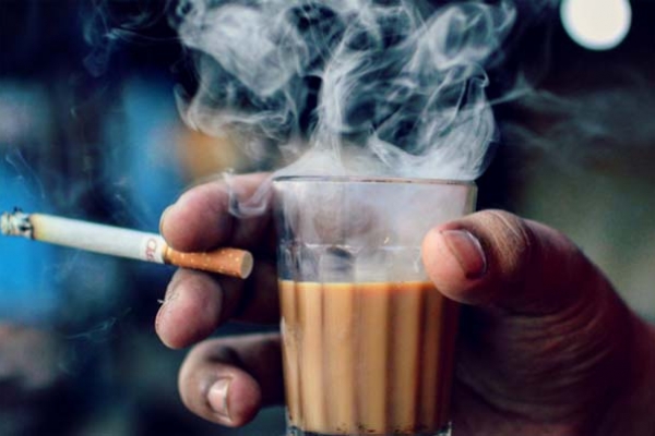 চায়ের সঙ্গে ধূমপান করে যে সর্বনাশ ডেকে আনছেন